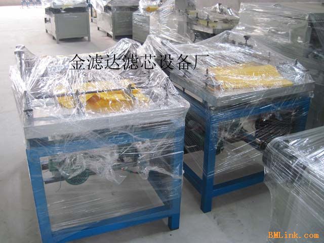 供应汽车空气滤芯设备高清图片