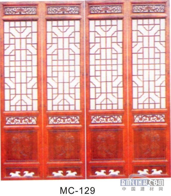 供应仿古门窗屏风,木制牌匾,仿古挂件,花架 供应仿古门窗屏风,木制牌匾,仿古挂件,花架成都福运仿古工艺品: 古典家具蕴涵着中华民族浓郁的历史和文化,品类丰富,文化内涵源远流长,从宫廷专用的车,轿,桌,椅,案,屏,墩,到百姓人家使用的屏风,酒柜,电视柜,陈列柜,立柜,多宝阁,已经形成了一个完整的中国古典家具制作体系。古典家具将老家具悠悠古韵和现代崇尚现实的审美追求融会贯通,相得益彰,扮靓了现代人的家居生活。一般说来,明式家具的造型洗练大方 供应仿古门窗屏风,木制牌匾,仿古挂件,花架 成都福运仿古工艺品: